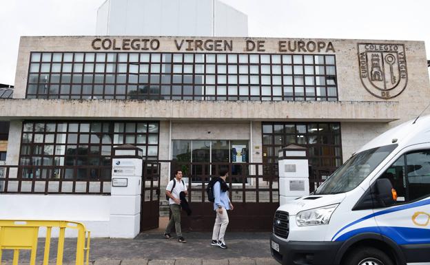 Investigan a un profesor por grabar a alumnas en su despacho durante diez años