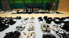 Zapatos ensangrentados, disfraces, bolsos... la trágica imagen de la estampida mortal de Seúl