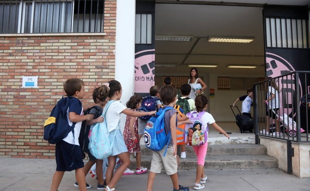 Críticas a Sanidad por no dotar de enfermeras a los centros educativos