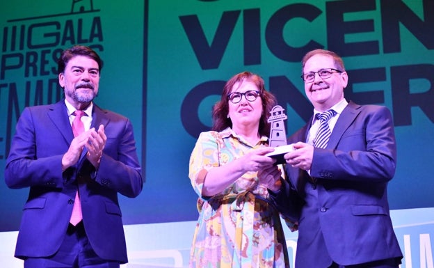 «¿Provem? Anem a provar. I fa cent anys que seguim provant...»