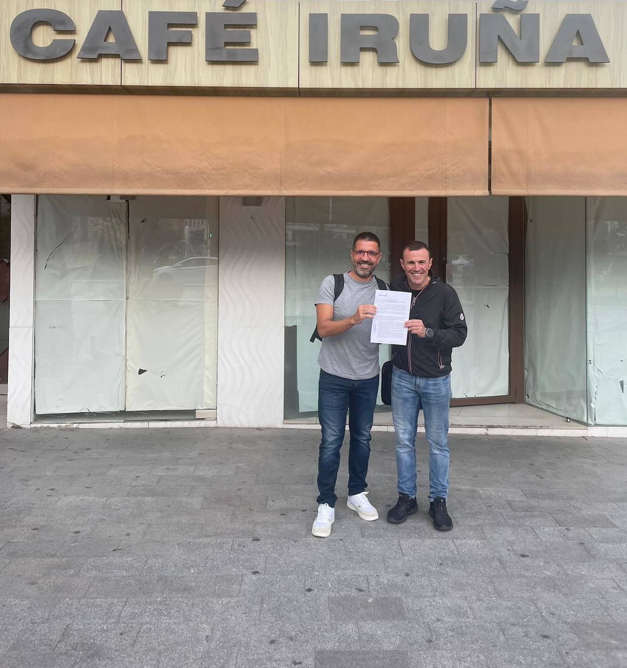 El Grupo PIS PAS compra la mítica cafetería Iruña de Luceros