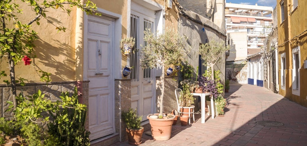 El Raval Roig reclama reordenar el tráfico del barrio y mejoras en el mantenimiento de la zona