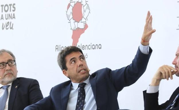 Mazón llama a una «segunda descentralización» desde la Generalitat a los municipios