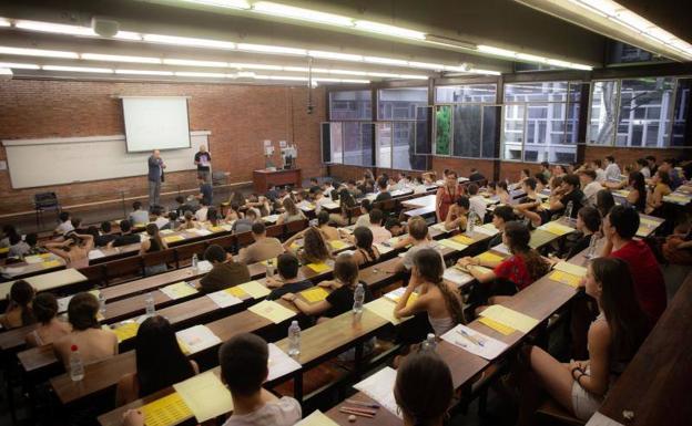 La Generalitat paga 6.000 euros al año a los alicantinos para seguir estudiando