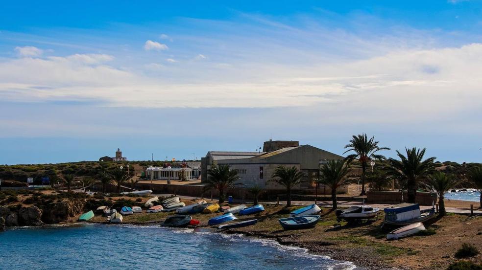 La lista de tareas pendientes para revalorizar el conjunto histórico de la isla de Tabarca