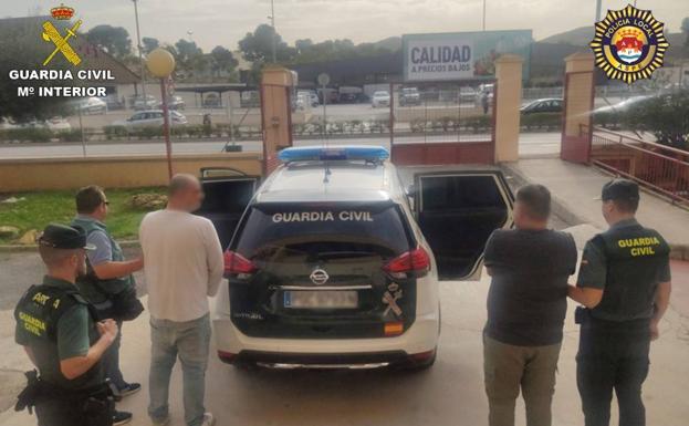 Detienen a tres ladrones en Aspe especializados en robos en viviendas con el 'método de la llave falsa'