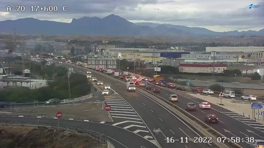 Las lluvias provocan tres kilómetros de atasco en la entrada de Alicante