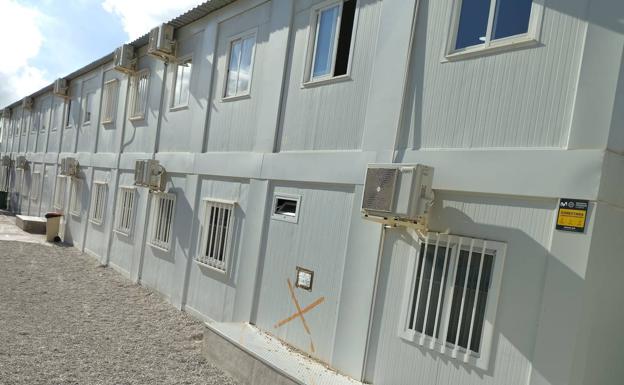 Como «sardinas en lata» en los centros educativos de la zona de playas de Alicante