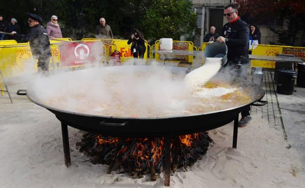 Una paella de Riquelme para 1.000 personas en Valladolid