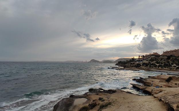 Alerta por fenómenos costeros y viento en Alicante