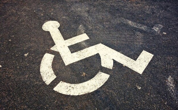 Una de las ventajas de acreditar una discapacidad es el acceso a plazas de aparcamiento reservadas para minusválidos/T.A