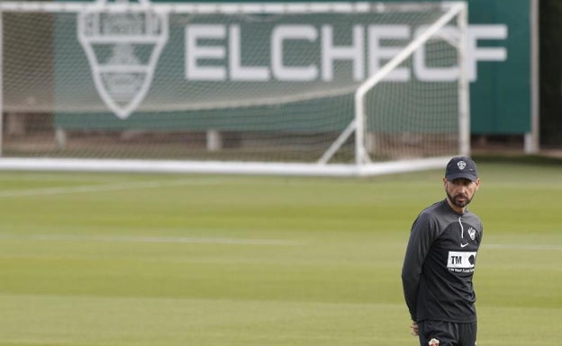 Machín, en su presentación con el Elche: «No mandaré a los futbolistas a la guerra sin escudos»