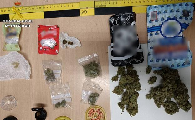 Detienen a un joven por traficar con drogas en la puerta de un instituto de Guardamar del Segura