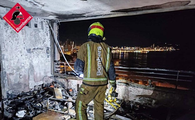 Un hombre sufre quemaduras en el 20% de su cuerpo en el incendio de su casa en Benidorm