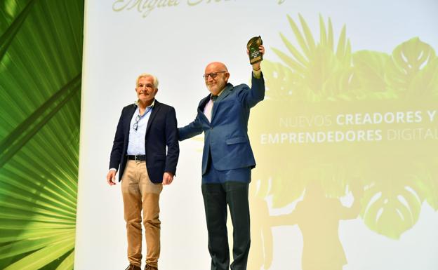 Manuel Desantes: «TodoAlicante es un proyecto de sociedad civil como también lo es la 'Biblioteca de los libros felices'»