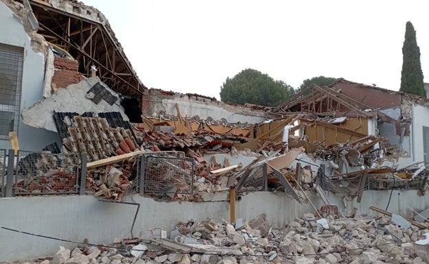 Se derrumba el edificio del Espai Labora de Ibi sin causar heridos