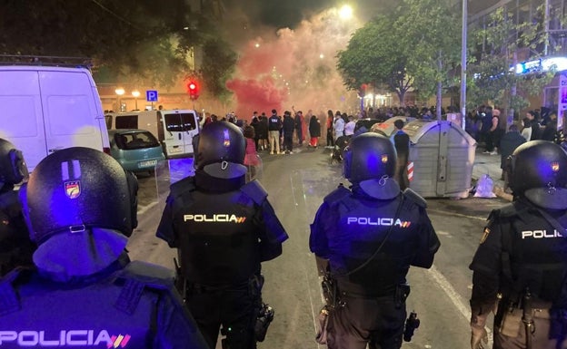 Miles de personas celebraron por las calles de Alicante el triunfo de Marruecos