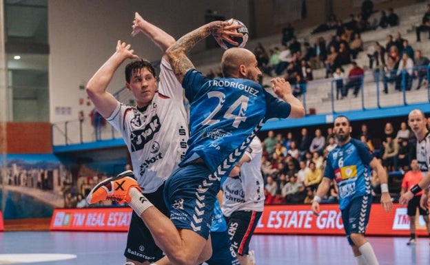 El TM Benidorm choca con el muro del Flensburg-Handewitt alemán