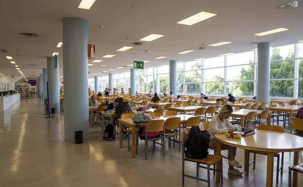 Electrificar las aulas, más fuentes, enchufes y máquinas de gimnasio: esto es lo que quieren docentes, estudiantes y personal de la UA