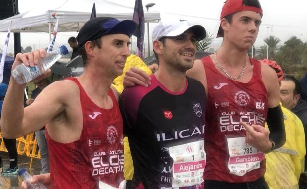 La lluvia no desanima a los mil corredores en la XI Subida al Racó de la Morera