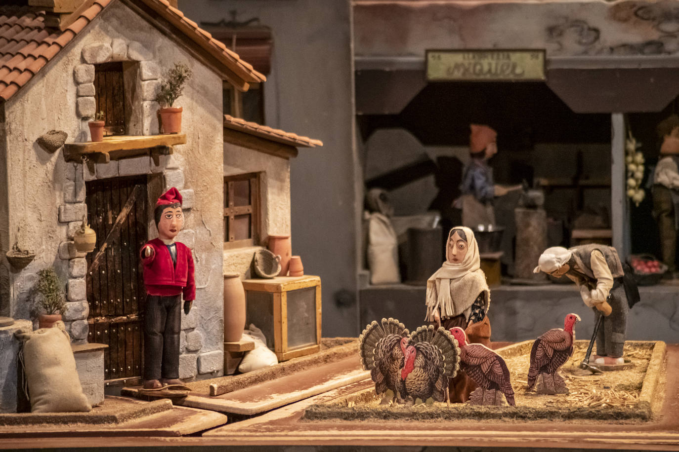 Un recorrido en imágenes por el irreverente retablo alcoyano