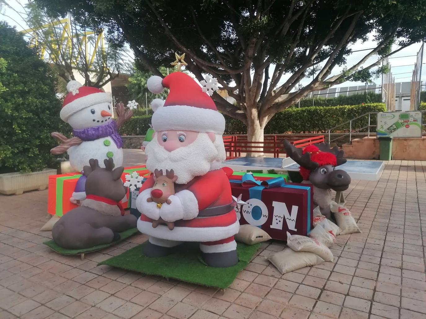 Unos vándalos con 'espíritu navideño' en San Vicente