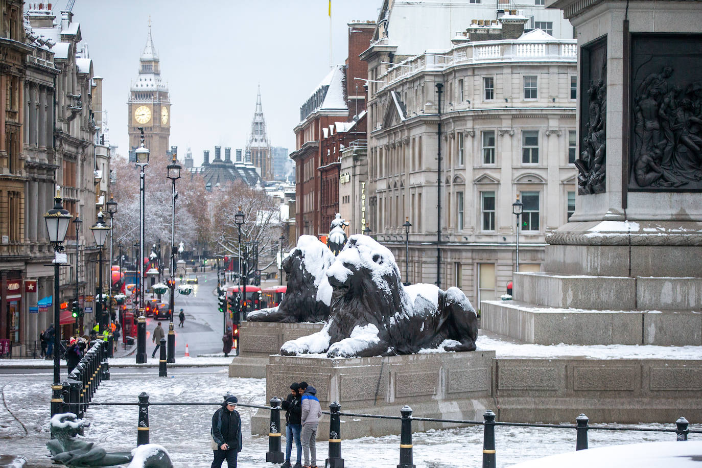 Londres se viste de blanco con una gran nevada a pocos días de Navidad