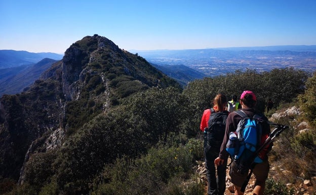 La Federación de Montaña reconoce a tres entidades alicantinas