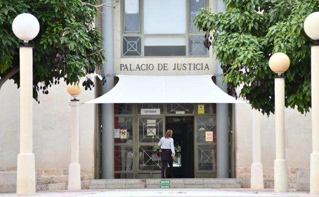 El rastro del dinero en el 'caso Maristas': 75 transferencias por 117.000 euros y 7 cuentas de destino