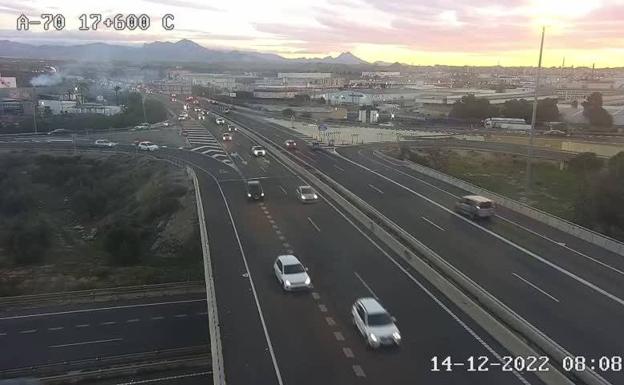 Cuatro kilómetros de atascos en la A-70