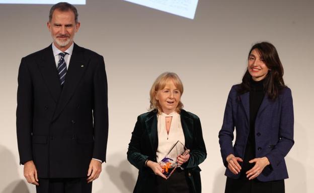 El Rey entrega a Arantza González Egaña el premio Fundación de Víctimas del Terrorismo