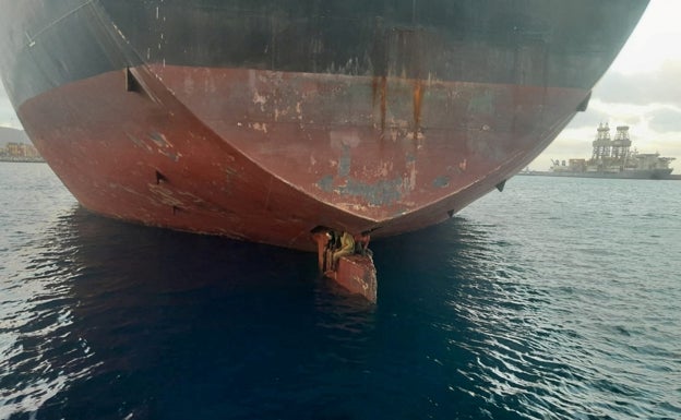 «Con el oleaje si te duermes te caes al océano, tenía que estar despierto»