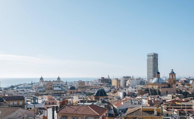 Las nubes eclipsan un esperado fin de semana de sol en Alicante