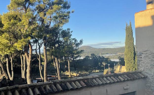 Las nubes y el sol se disputan protagonizar la jornada de domingo en Alicante