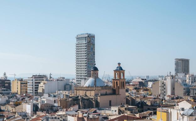 Alicante recibe la semana de Navidad entre rayos de sol