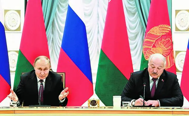 Putin viaja a Bielorrusia para pedir a Lukashenko una mayor implicación en la guerra contra Ucrania