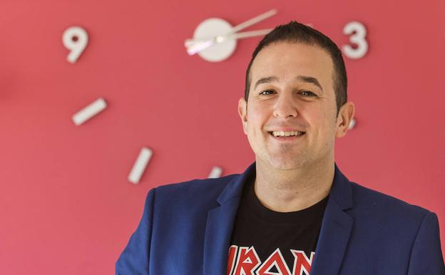 El escritor alicantino Jovi Lozano renuncia al premio Enric Valor