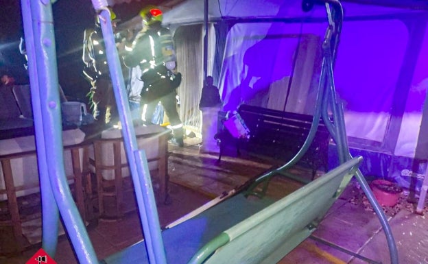 Intoxicado por humo un hombre en Benidorm tras incendiarse su caravana