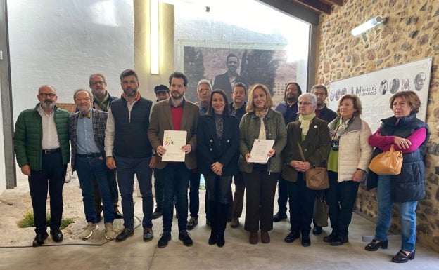 Orihuela votará en pleno el nombramiento de Serrat como hijo adoptivo de la ciudad