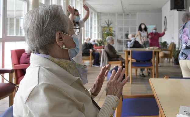 Adiós a las restricciones covid en residencias salvo las mascarillas para visitantes y trabajadores