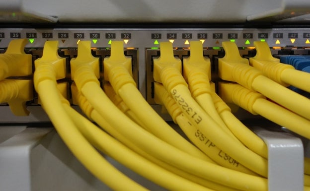 La vida sin banda ancha ni cobertura: no se puede teletrabajar o elegir compañía de teléfono