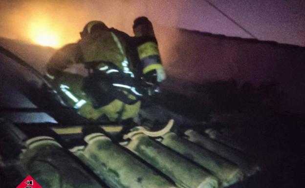 Un incendio calcina una vivienda en Formentera del Segura