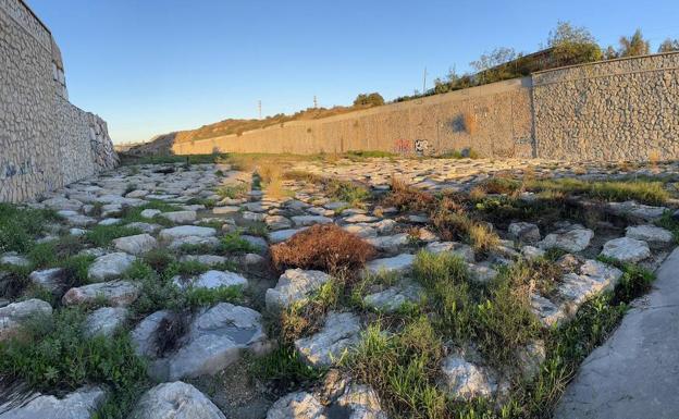Alicante limpia el barranco de las Ovejas para prevenir riadas