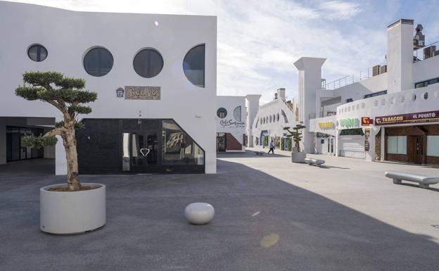 Apuñalan a un joven en una reyerta en la zona de ocio del puerto de Alicante