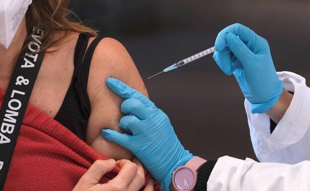 Nueva de cada diez personas en Alicante tiene la pauta completa de vacunación contra la covid