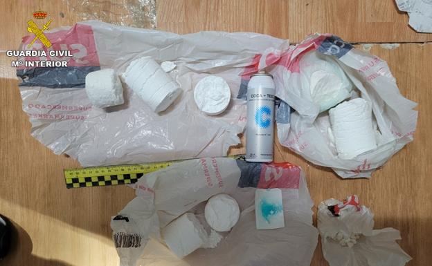 Detienen a un matrimonio que vendía cocaína y marihuana desde su casa en Agost