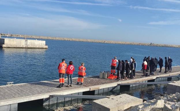 Llega una patera con 16 inmigrantes a Santa Pola