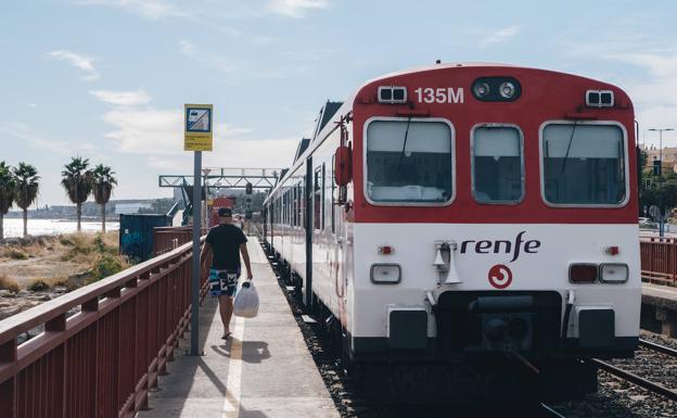 Fallece una ciclista de 65 años al ser arollada por un tren en Crevillent