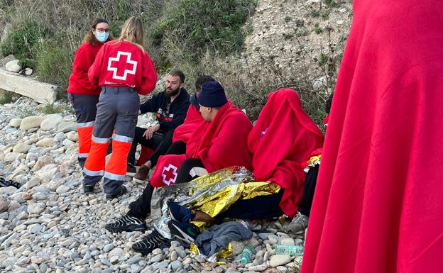 Una patera con ocho personas recala en Xàbia, la tercera que llega a la provincia en una semana