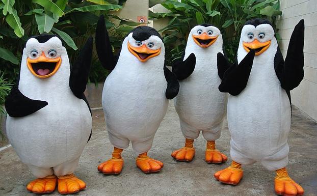 Los pingüinos y lemures de 'Madagascar' se cuelan en la cabalgata de Reyes de Alicante